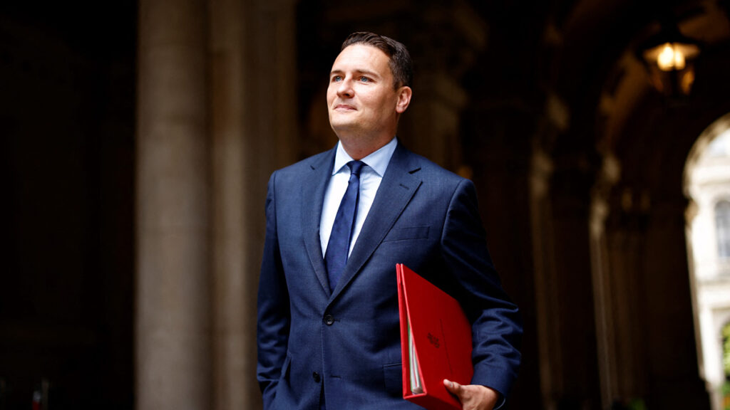 Wes Streeting arrives for a cabinet meeting at 10 Downing Street