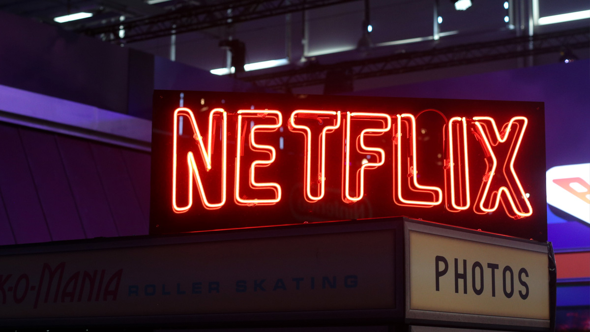 Neon Netflix sign